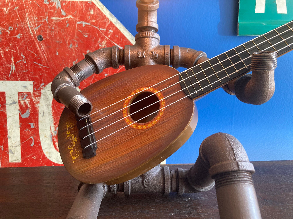 Guitar Player lamp (sitting)