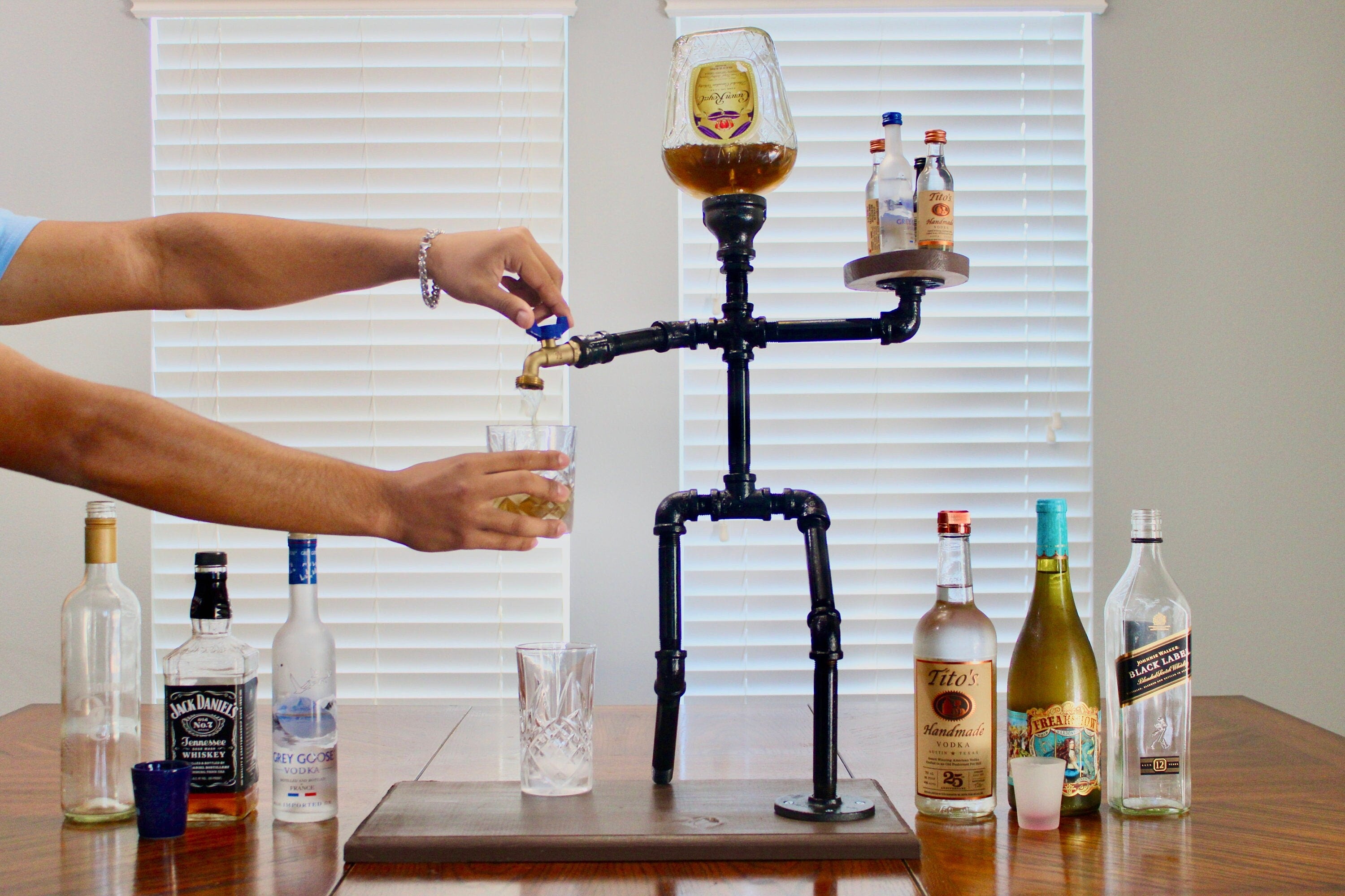 Unique Bar Decor / Bar Dispenser / Bar Unique / 3GUD